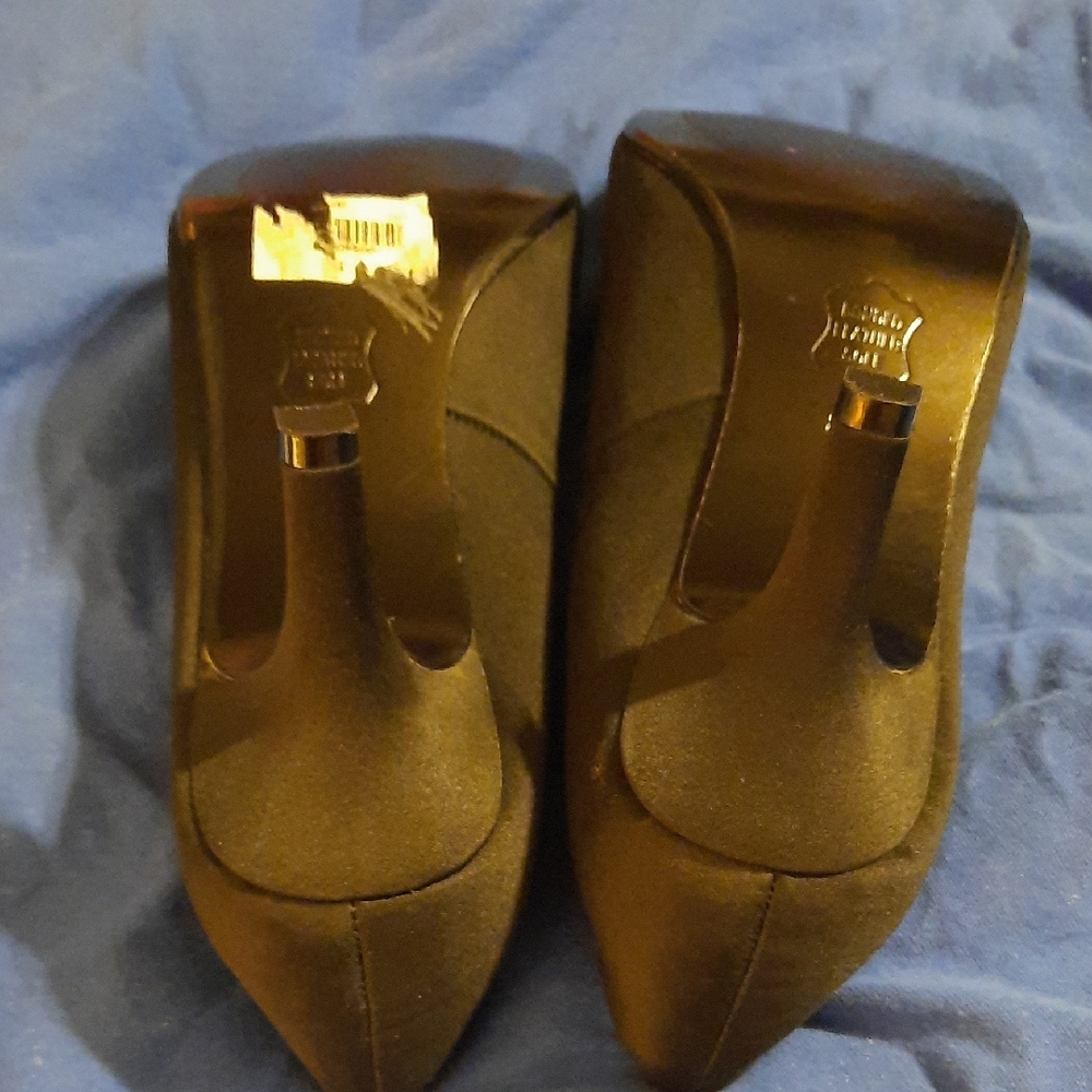 Dressbarn Black Peep-Toe Heels with Medium Heel - Picture 5 of 8